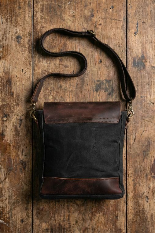 Geanta crossbody din piele naturala si material textil cerat URBAN BAG Toledo – Negru