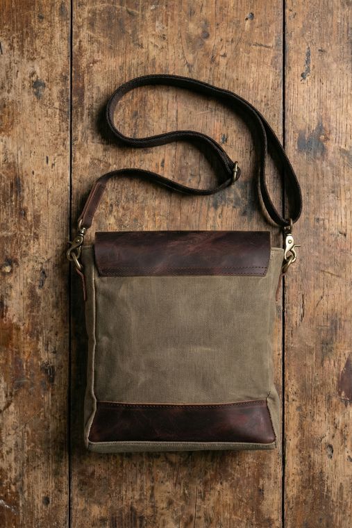 Geanta crossbody din piele naturala si material textil cerat URBAN BAG Toledo – Verde