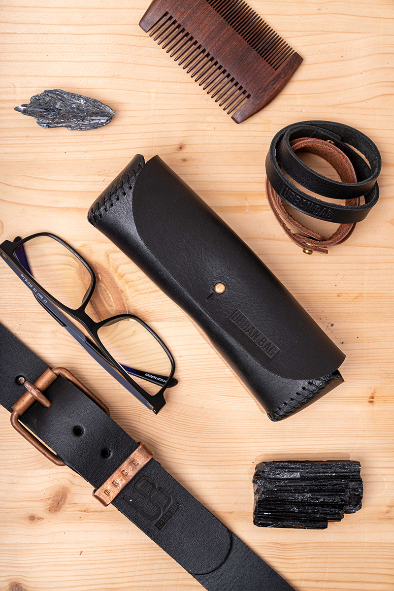 Accesorii handmade din piele naturala care schimba vieti