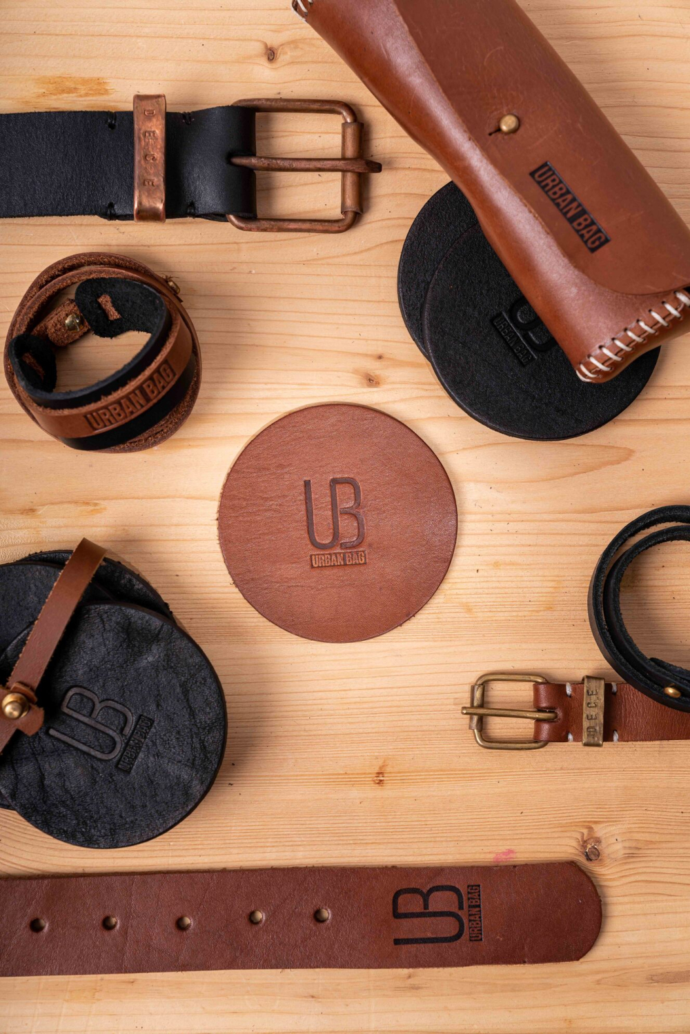 Articole handmade din piele naturala care schimba vieti